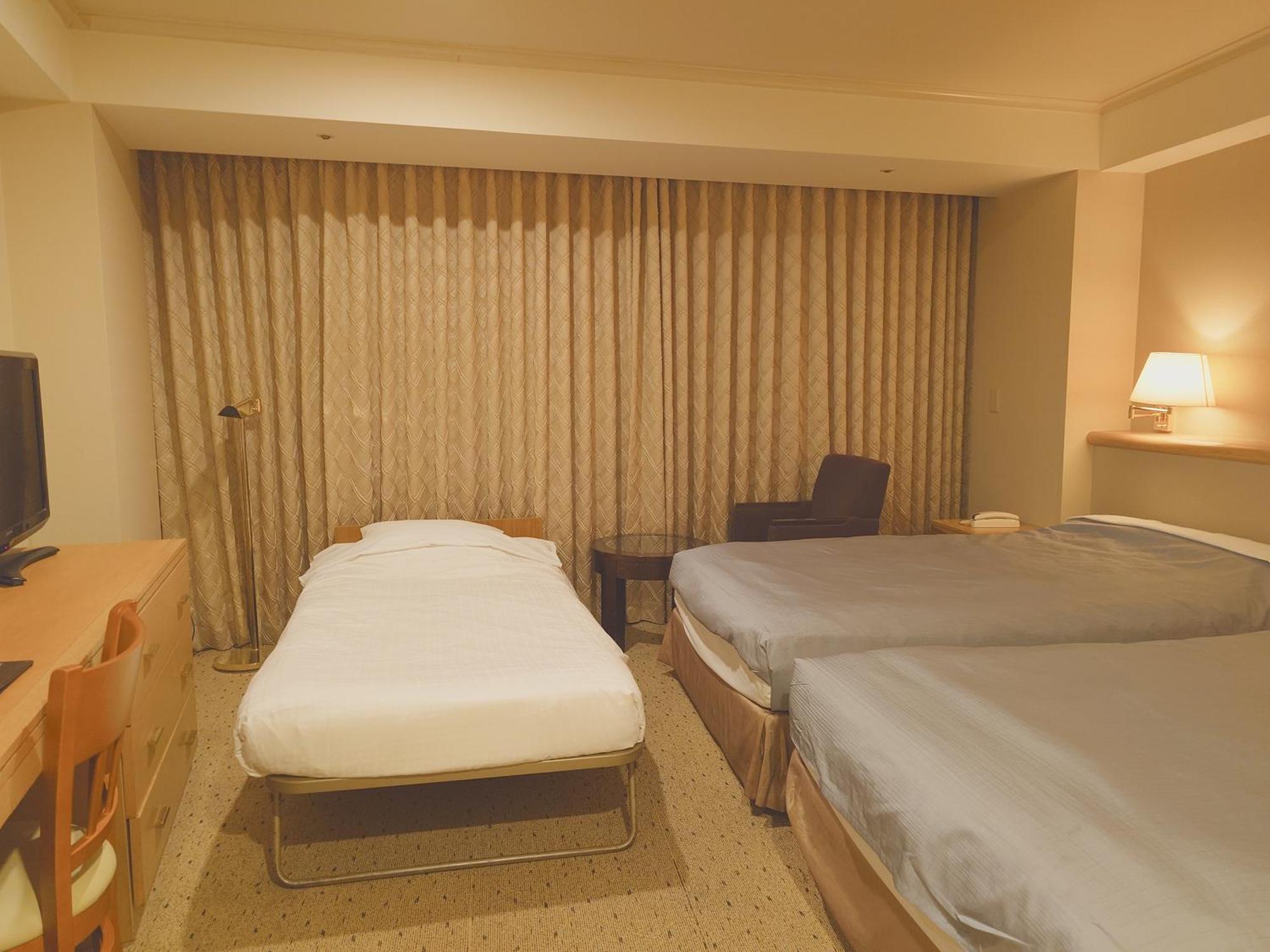 Breezbay Hotel Resort And Spa Йокогама Номер фото